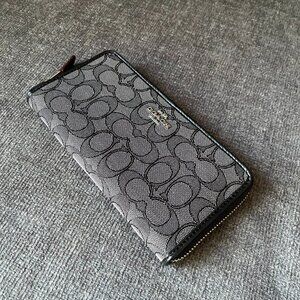 Coach Zip Wallet In Signature Jacquard New without tag